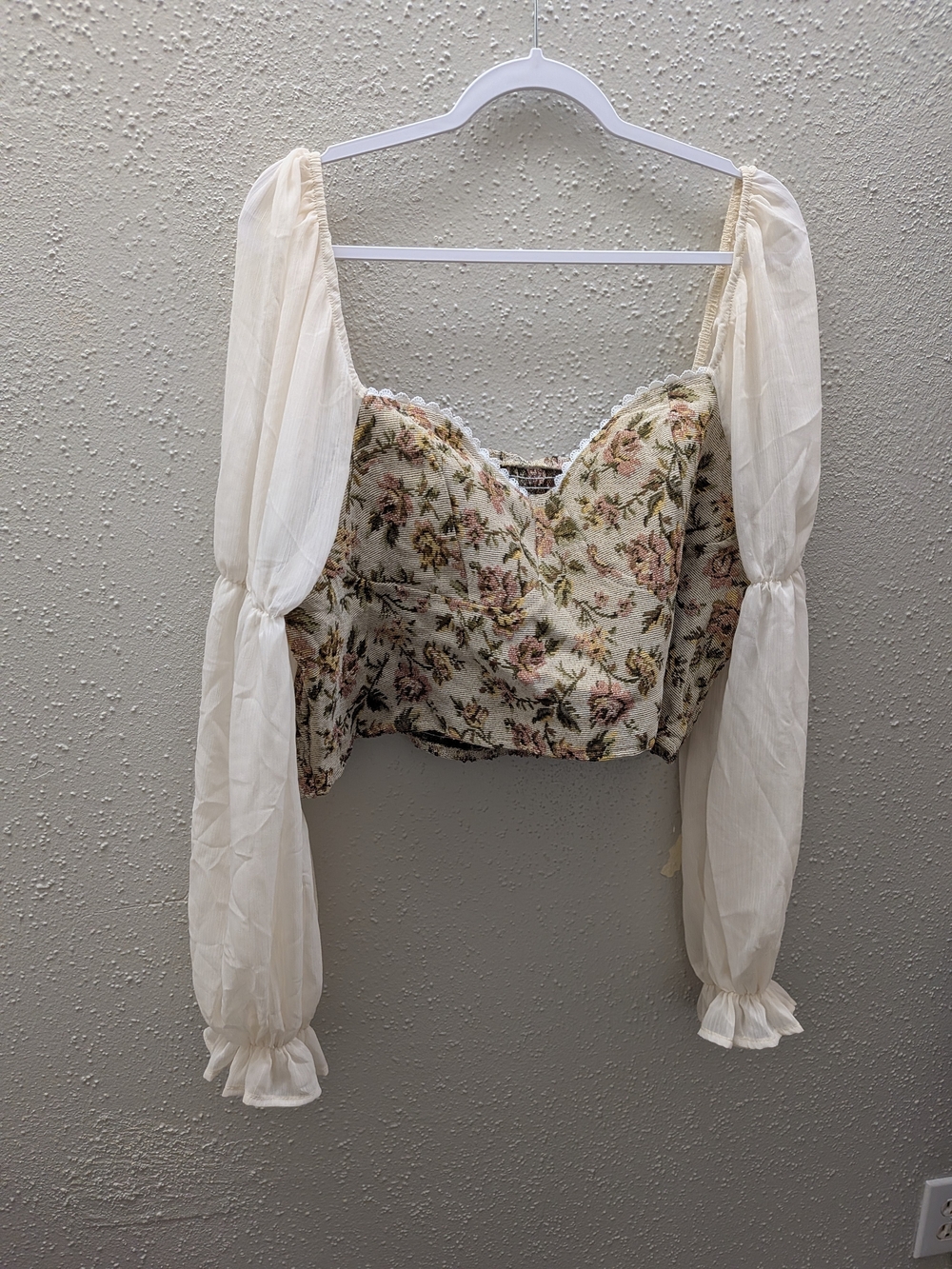 SHEIN Floral Embroidered Vintage Inspired Crop Top with Sheer Puff Sleeves